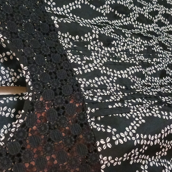 Ann Taylor Loft Sleevless Blouse - Picture 5 of 7